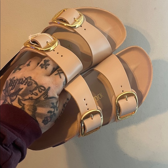 BIRKENSTOCK ARIZONA BIG BUCKLE HIGH SHINE NEW BEIGE SIZE 9 WOMENS - Picture 8 of 13